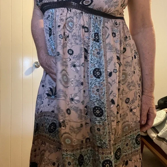 Tigerlily dress Size 12 PLUS matching shawl Size 12. - Picture 2 of 9